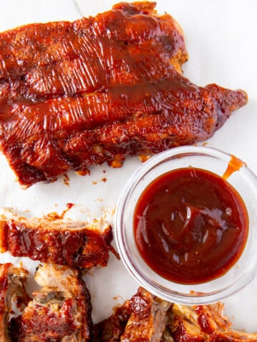 port ribs with barbeque sauce.