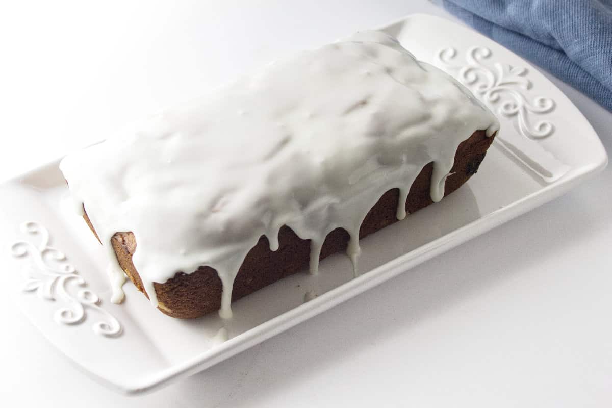 white frosting glazed loaf cake.