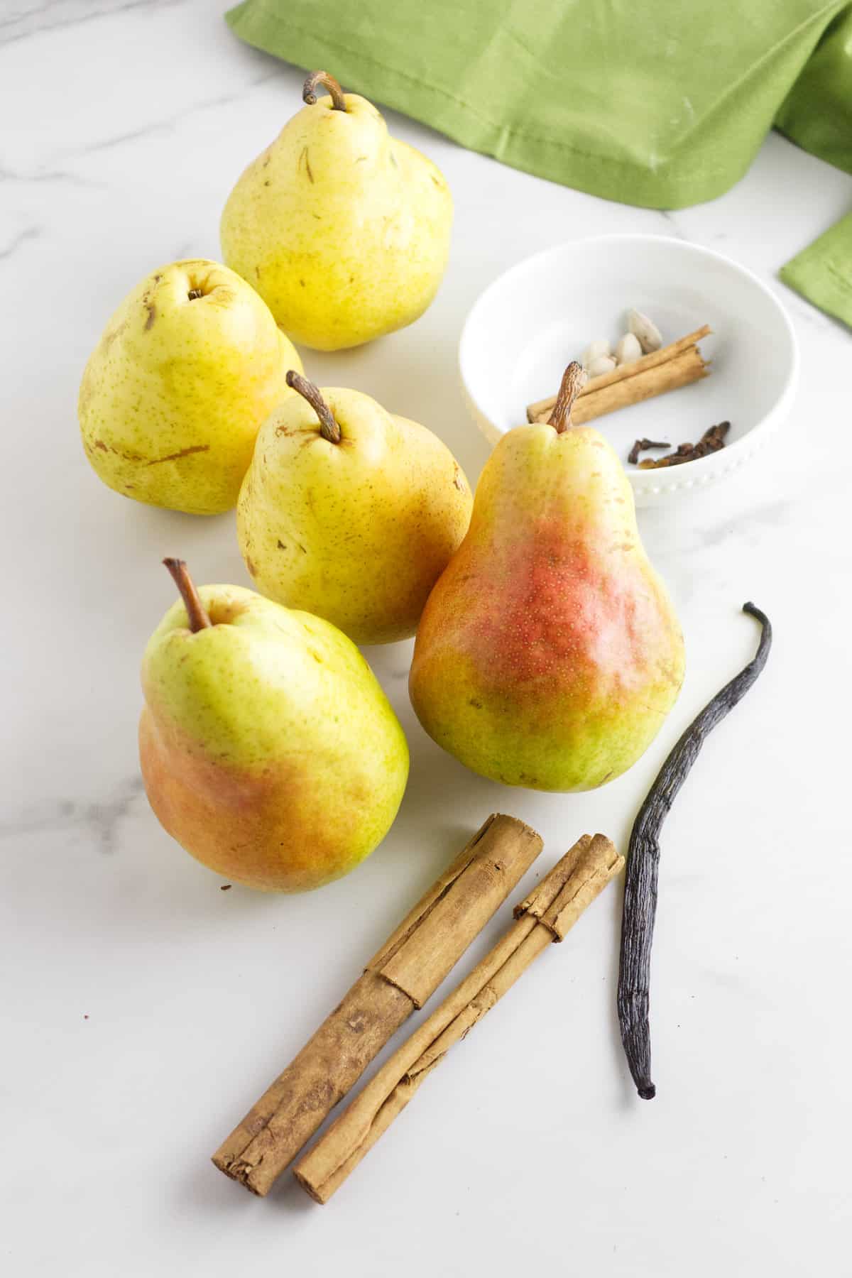 ingredients for cinnamon stewed pears.