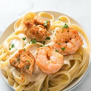 plate of cajun chicken and shrimp pasta.