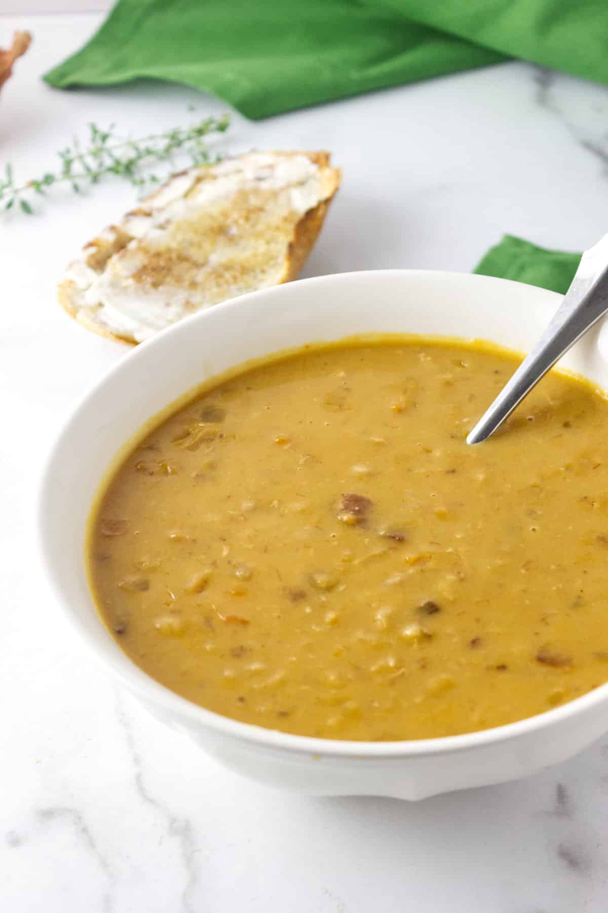 Instant Pot copycat Campbells Bean and Bacon soup with toast nearby.