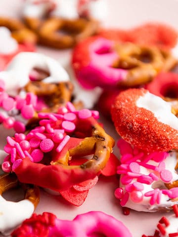 Plate of valentine candy dipped pretzels.