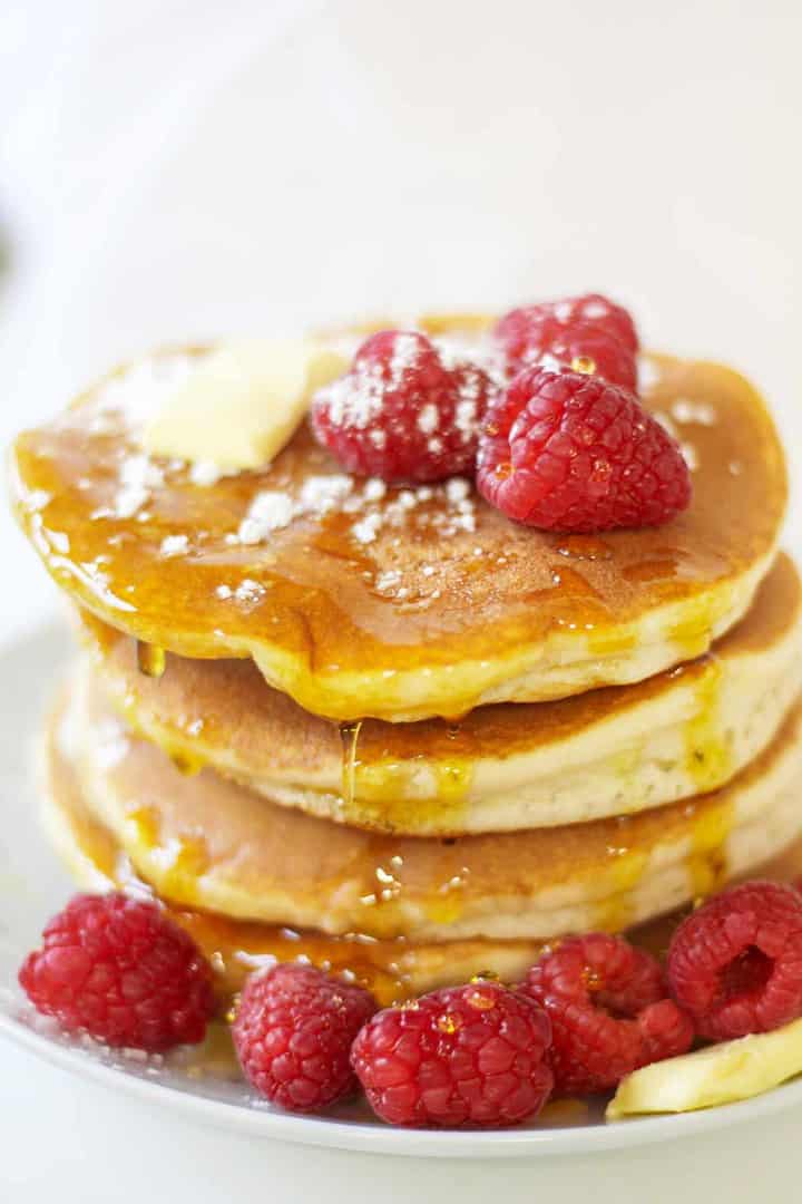Fluffy Buttermilk Raspberry Pancakes Smells Like Delish