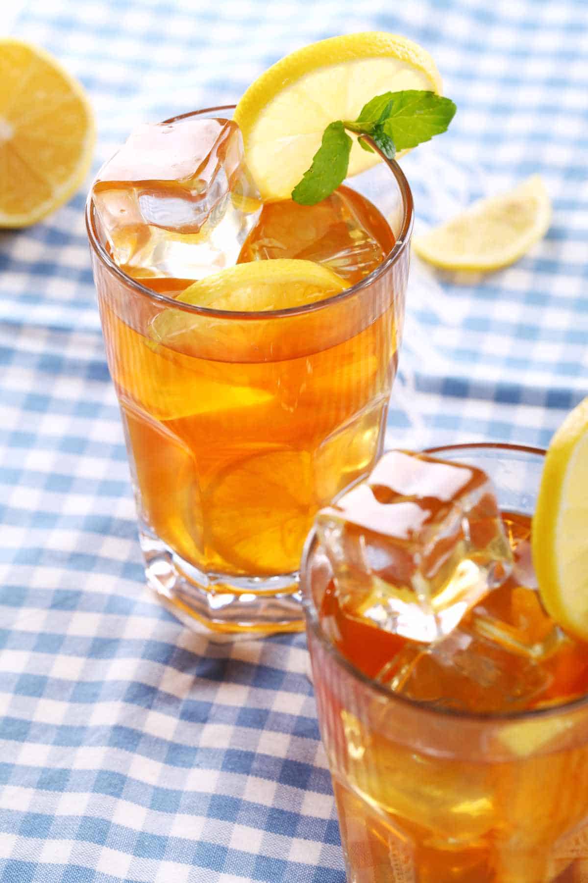 lemon slices on glasses of summer lemonade and iced tea.