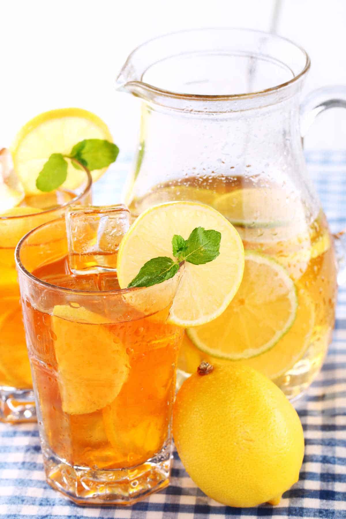 lemon slices on glasses of summer lemonade and iced tea.