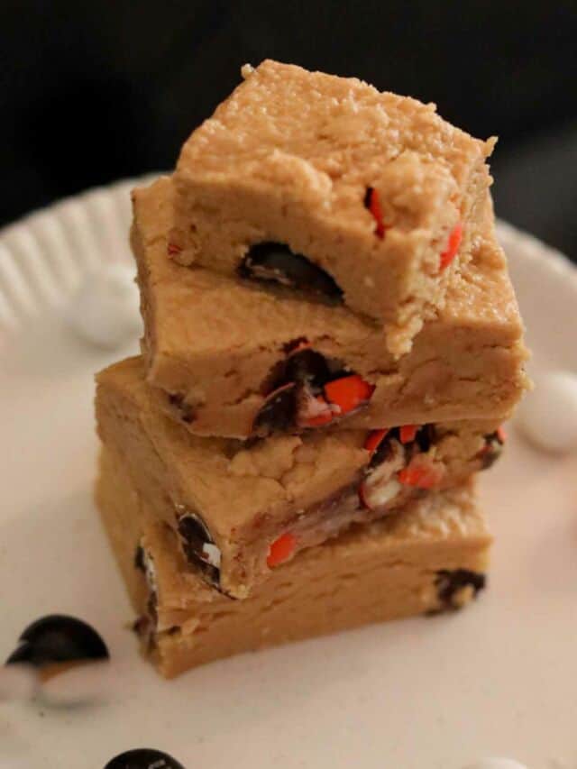 Close up of three pieces of peanut butter fudge stacked up.