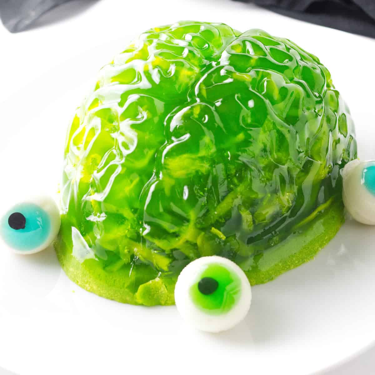 Green spooky halloween brain jello dessert.