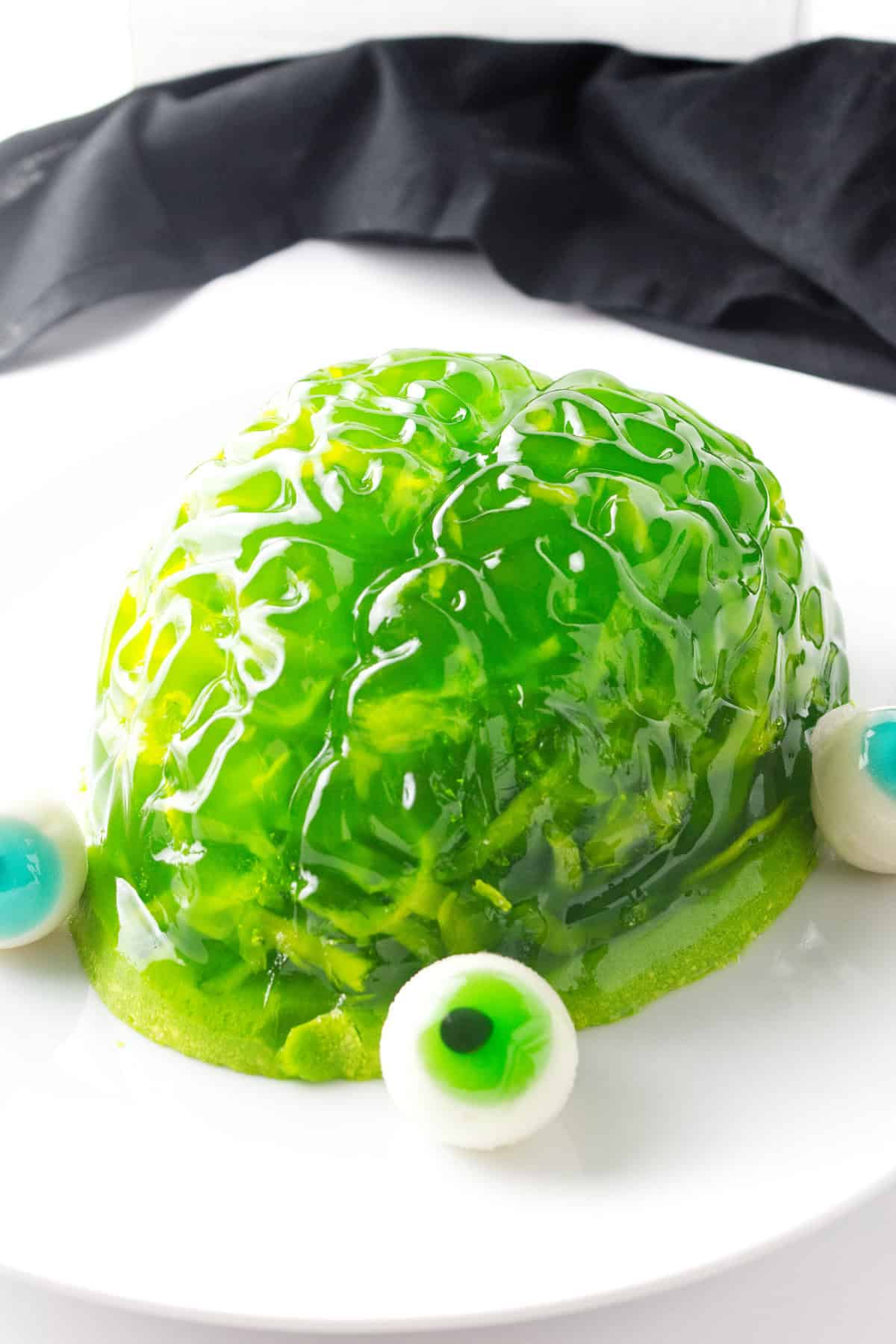 Green spooky halloween brain jello dessert.