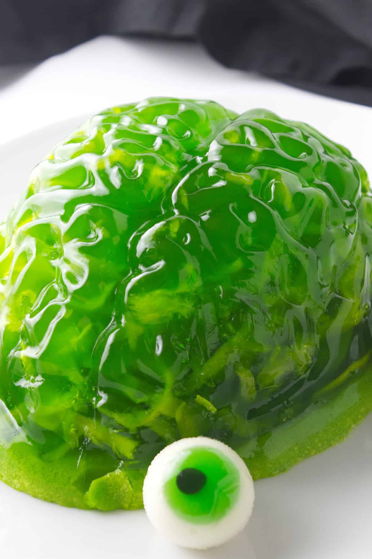 spooky halloween treats. Green spooky halloween brain jello dessert.