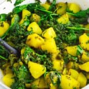 Saag aloo in a skillet.