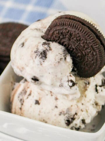 Oreo cookies ice cream in a bowl with a cookie on top.