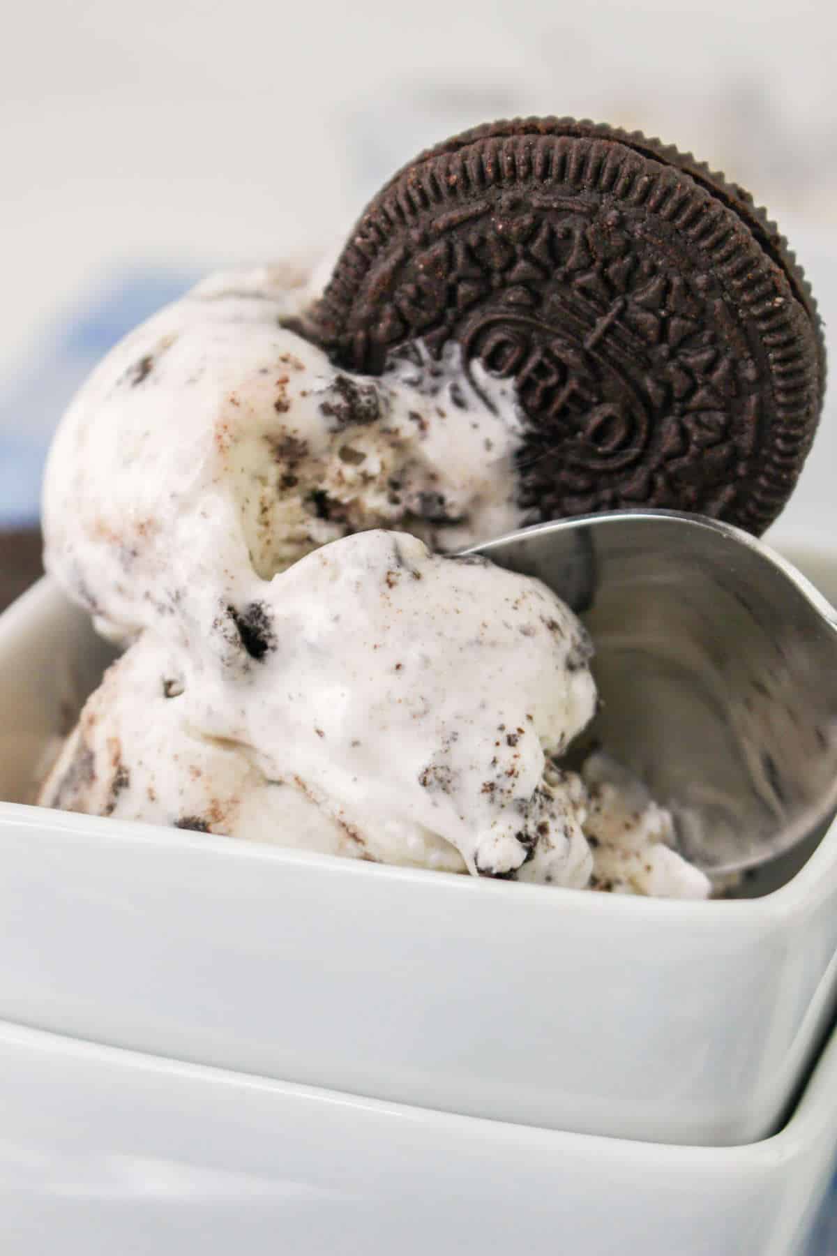 bowl of homemade Oreo Cookies ice cream in a bowl.