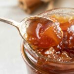 round canning jar of savory peach compote.