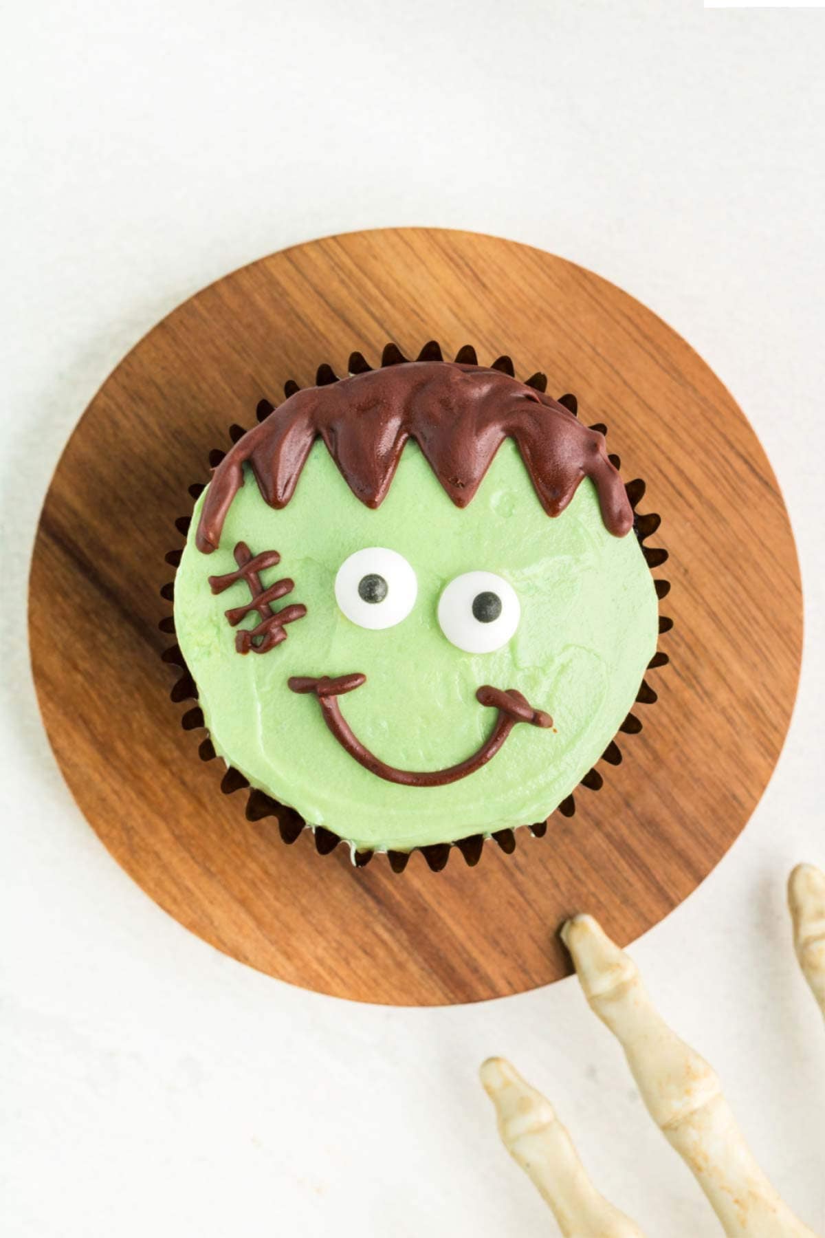 spooky halloween treats, Frankenstein Cupcakes.