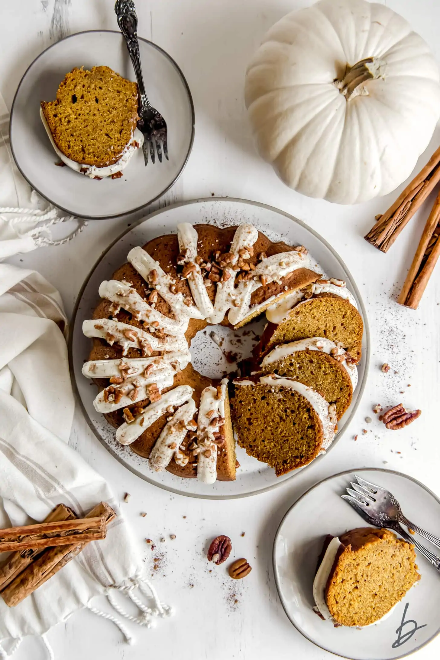 pumpkin bundt cake.